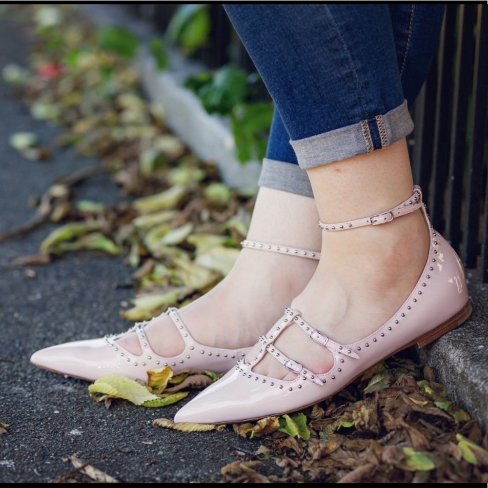 ⬇️ Givenchy 'Elegant Piper' Pointy Toe Flat - Picture 2 of 8